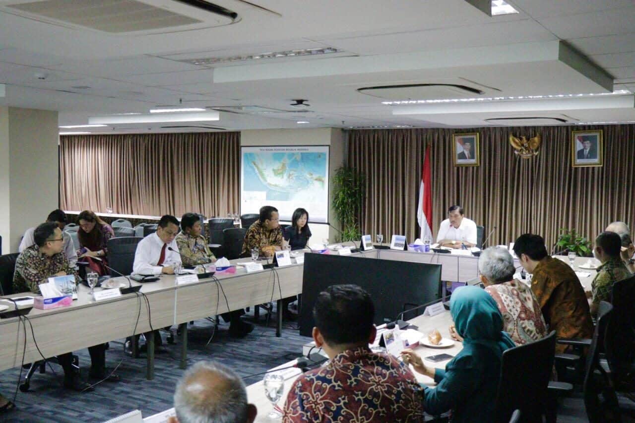 Menko Bidang Kemaritiman Luhut B. Pandjaitan Rapat Pendirian Blended Finance Institute Menko Bidang Kemaritiman Luhut B. Pandjaitan Rapat Pendirian Blended Finance Institute