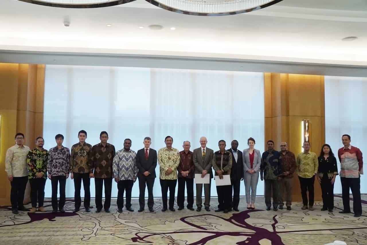 Menko Luhut B. Pandjaitan Menghadiri Breakfast Meeting Persiapan Kegiatan AIS Forum Manado Menko Luhut B. Pandjaitan Menghadiri Breakfast Meeting Persiapan Kegiatan AIS Forum Manado