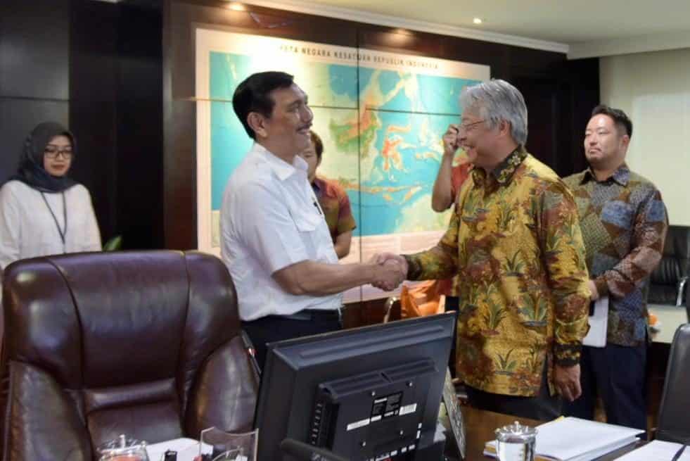 Menko Bidang Kemaritiman Dan Investasi Luhut B. Pandjaitan Memberikan ...