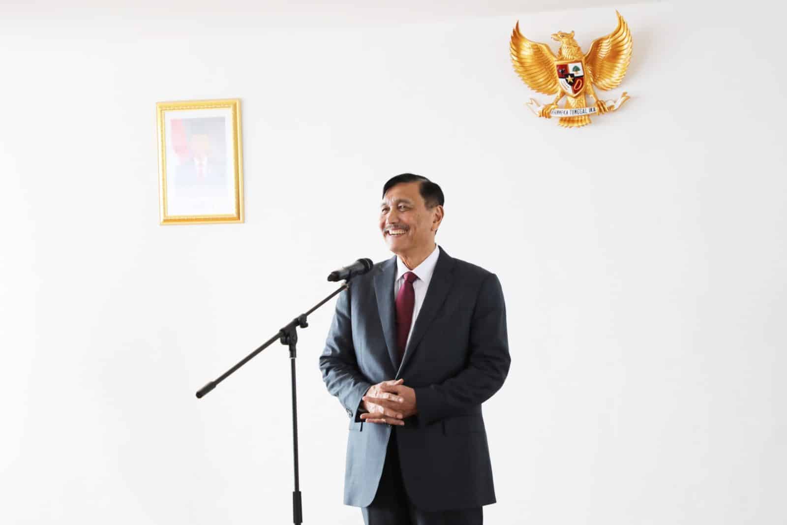 Menko Luhut: Indonesia Akan Melawan, Jangan Dikte Kami Menko Luhut: Indonesia Akan Melawan, Jangan Dikte Kami