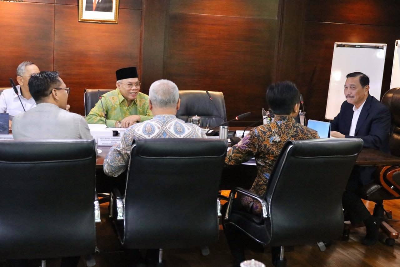 Menko Luhut Rapat Ibu Kota Negara di Kantor Kemenko Marves Menko Luhut Rapat Ibu Kota Negara di Kantor Kemenko Marves