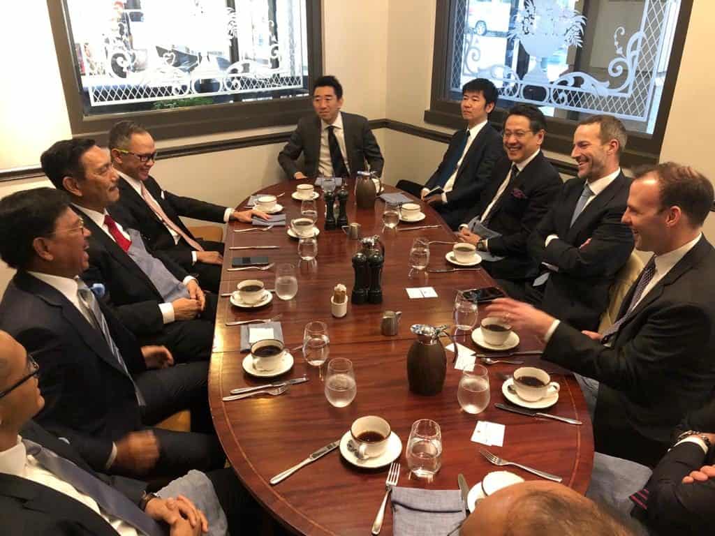 Menko Luhut Bertemu Dengan Adam Bohler dan Tadashi Maeda