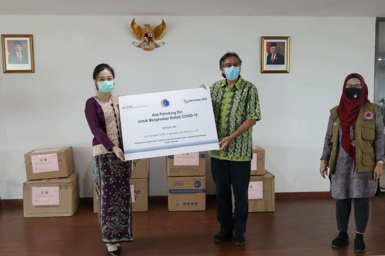 Kemenko Marves Menerima Bantuan APD Dari Beihang UAS Tech Tiongkok. Kemenko Marves Menerima Bantuan APD Dari Beihang UAS Tech Tiongkok.