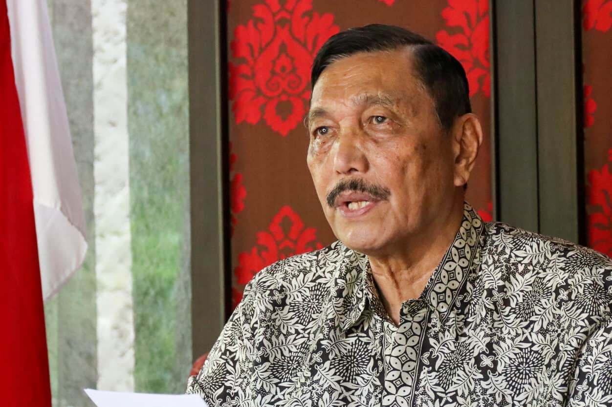 Menko Luhut Bahas Perlunya Transformasi Diri Hadapi COVID-19