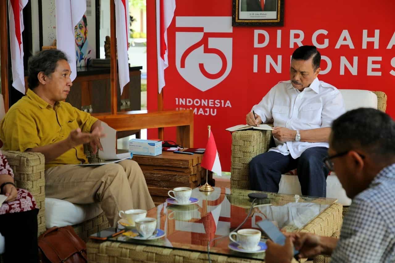 Menko Kemaritiman & Investasi Luhut B. Pandjaitan Meeting Dengan Dirjen Kebudayaan Kementerian Pendidikan dan Kebudayaan Hilmar Farid