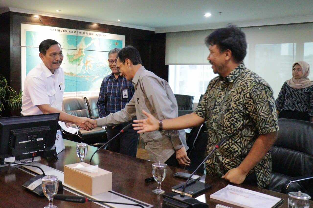 Menko Marves Luhut Meeting Bersama Presdir PT Arkonin Menko Marves Luhut Meeting Bersama Presdir PT Arkonin