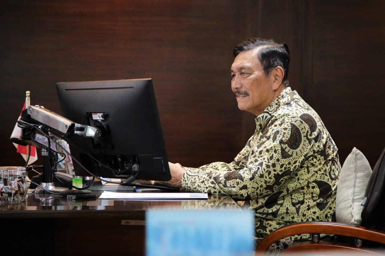 Menko Luhut Melakukan Vidcon Terkait Ratas Lanjutan Pembahasan Persiapan Pelaksanaan Pilkada Serentak Menko Luhut Melakukan Vidcon Terkait Ratas Lanjutan Pembahasan Persiapan Pelaksanaan Pilkada Serentak
