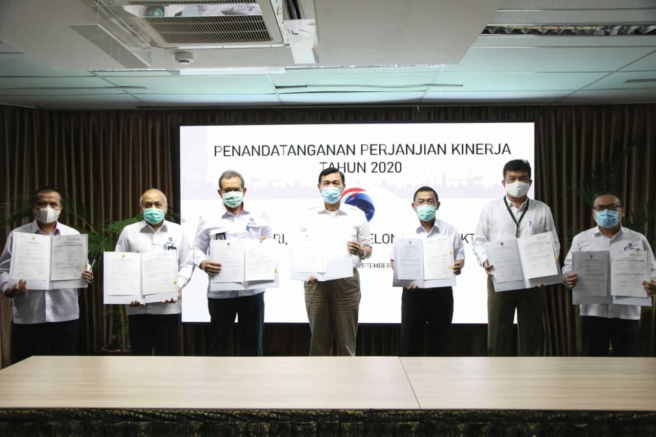 Menko Luhut Menghadiri Acara Penandatanganan Dokumen Perjanjian Kinerja Bersama Pejabat Eselon 1 Menko Luhut Menghadiri Acara Penandatanganan Dokumen Perjanjian Kinerja Bersama Pejabat Eselon 1