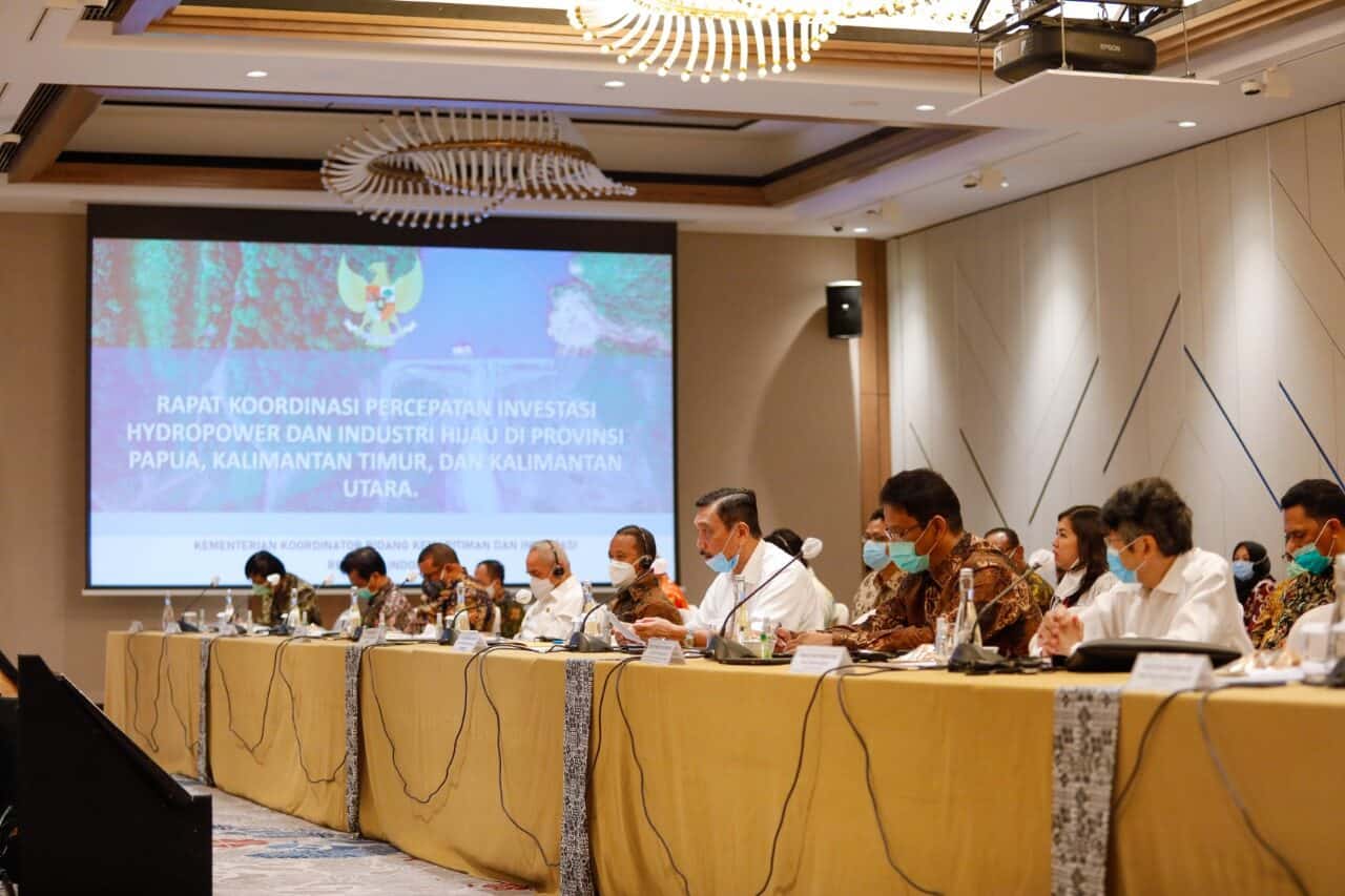 Menko Luhut Mengadakan Pertemuan Dengan Kepala BKPM Dan Para Gubernur Serta Delegasi FMG Menko Luhut Mengadakan Pertemuan Dengan Kepala BKPM Dan Para Gubernur Serta Delegasi FMG