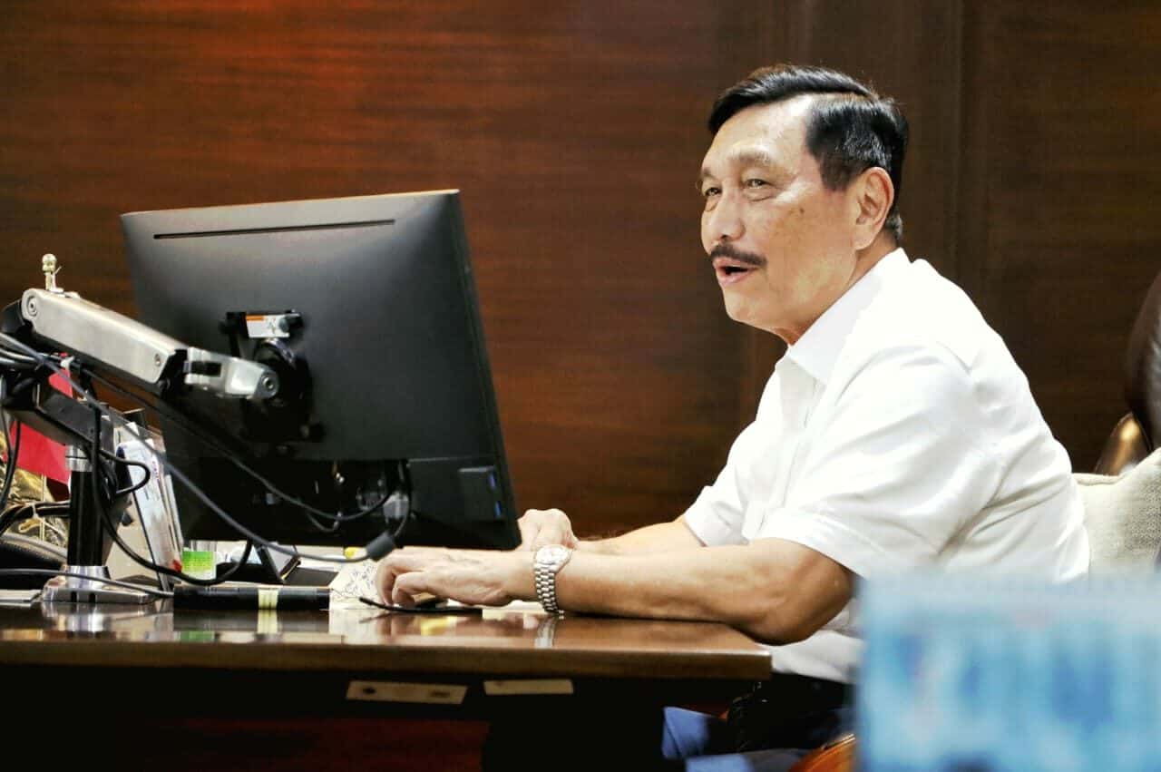 Menko Marves Luhut Melakukan Vidcon Terkait Penanganan Covid-19 Di 8 Provinsi Menko Marves Luhut Melakukan Vidcon Terkait Penanganan Covid-19 Di 8 Provinsi