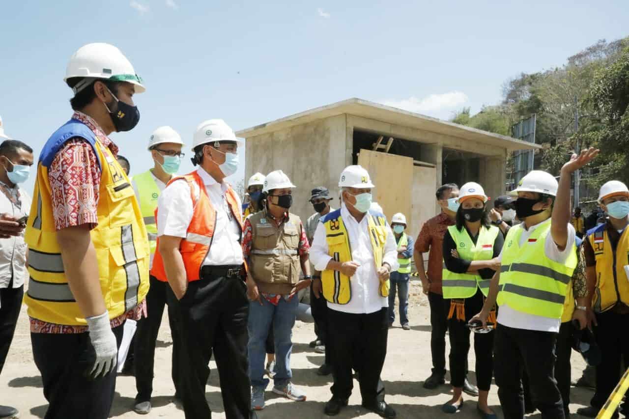 Menko Luhut Bersama Rombongan Kemenko Marves Melakukan Peninjauan Creative Hub Di Labuan Bajo Menko Luhut Bersama Rombongan Kemenko Marves Melakukan Peninjauan Creative Hub Di Labuan Bajo