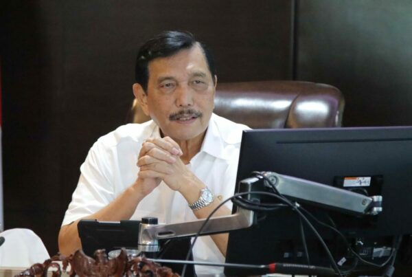 Respon Kenaikan Kasus Positif di Beberapa Provinsi, Menko Luhut Minta Stop Acara Kumpul-Kumpul Respon Kenaikan Kasus Positif di Beberapa Provinsi, Menko Luhut Minta Stop Acara Kumpul-Kumpul