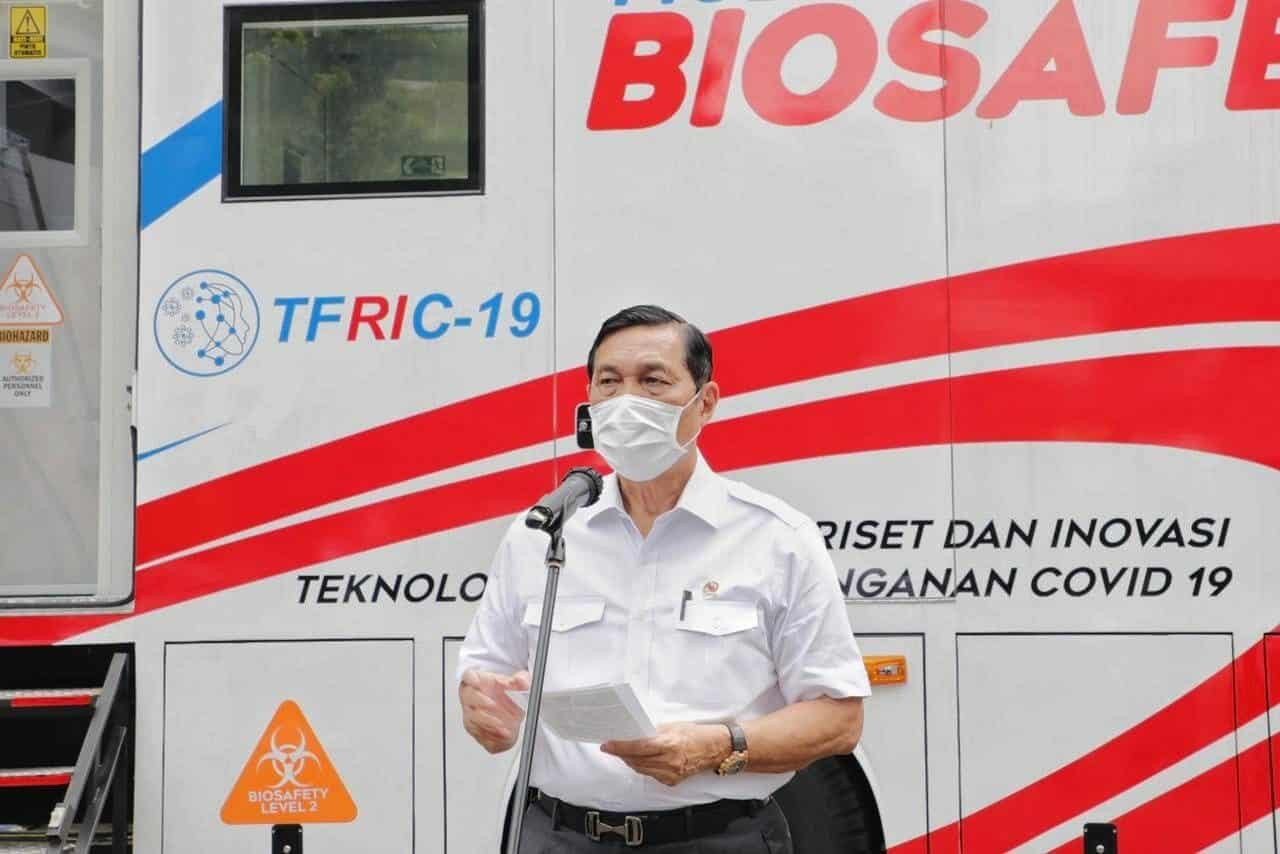 Menko Luhut Tinjau Laboratorium Tes PCR Mobile Buatan Asli Indonesia Menko Luhut Tinjau Laboratorium Tes PCR Mobile Buatan Asli Indonesia