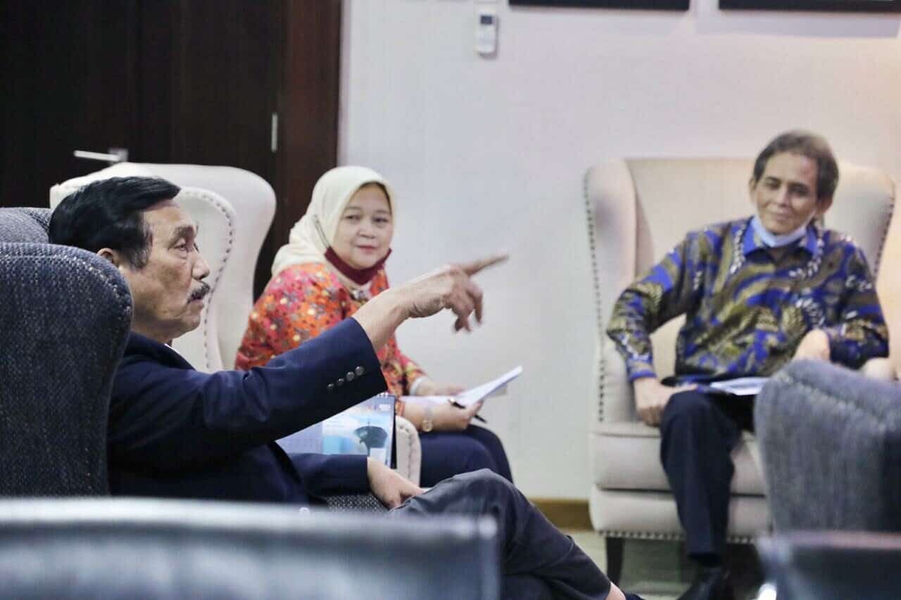 Menko Luhut Menerima Kedatangan MenKP Menko Luhut Menerima MenKP di Kantor Marves (Copy)