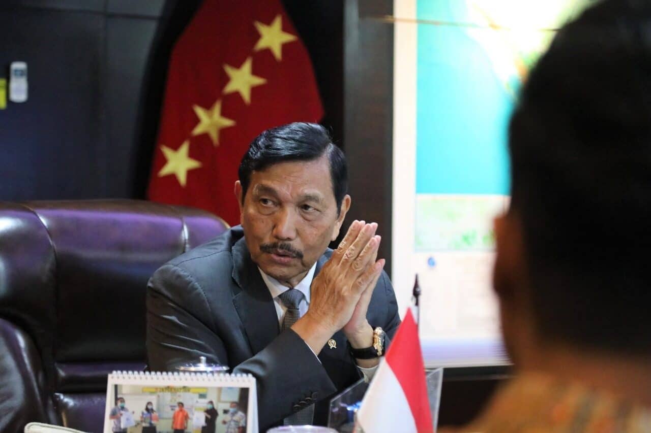 Menko Luhut Diskusi Dengan 5 CPNS Menko Luhut Diskusi Dengan 5 CPNS