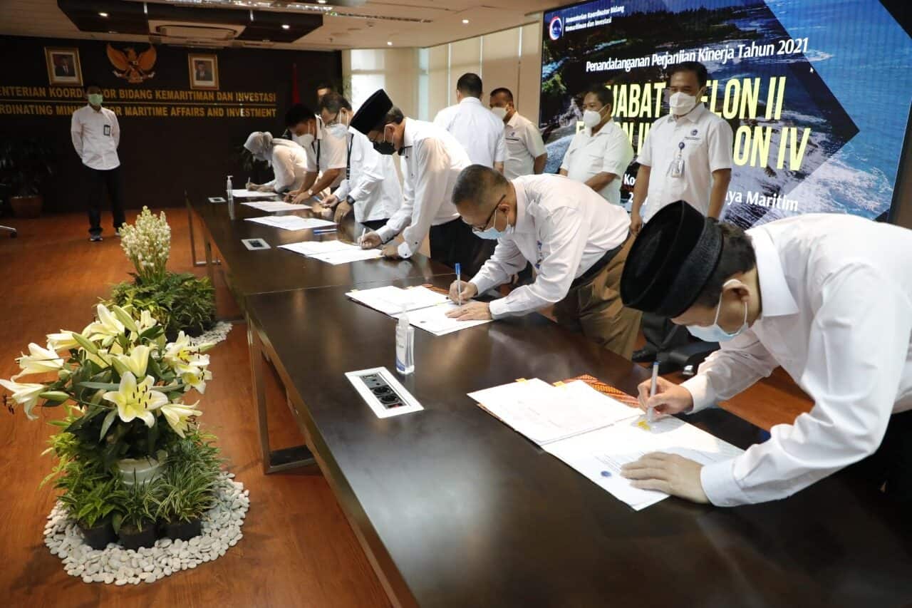 Mengawali Tahun Kinerja Baru, Pejabat Deputi Bidang Koordinasi Sumber Daya Maritim Tandatangani Perjanjian Kinerja Tahun 2021 Mengawali Tahun Kinerja Baru, Pejabat Deputi Bidang Koordinasi Sumber Daya Maritim Tandatangani Perjanjian Kinerja Tahun 2021