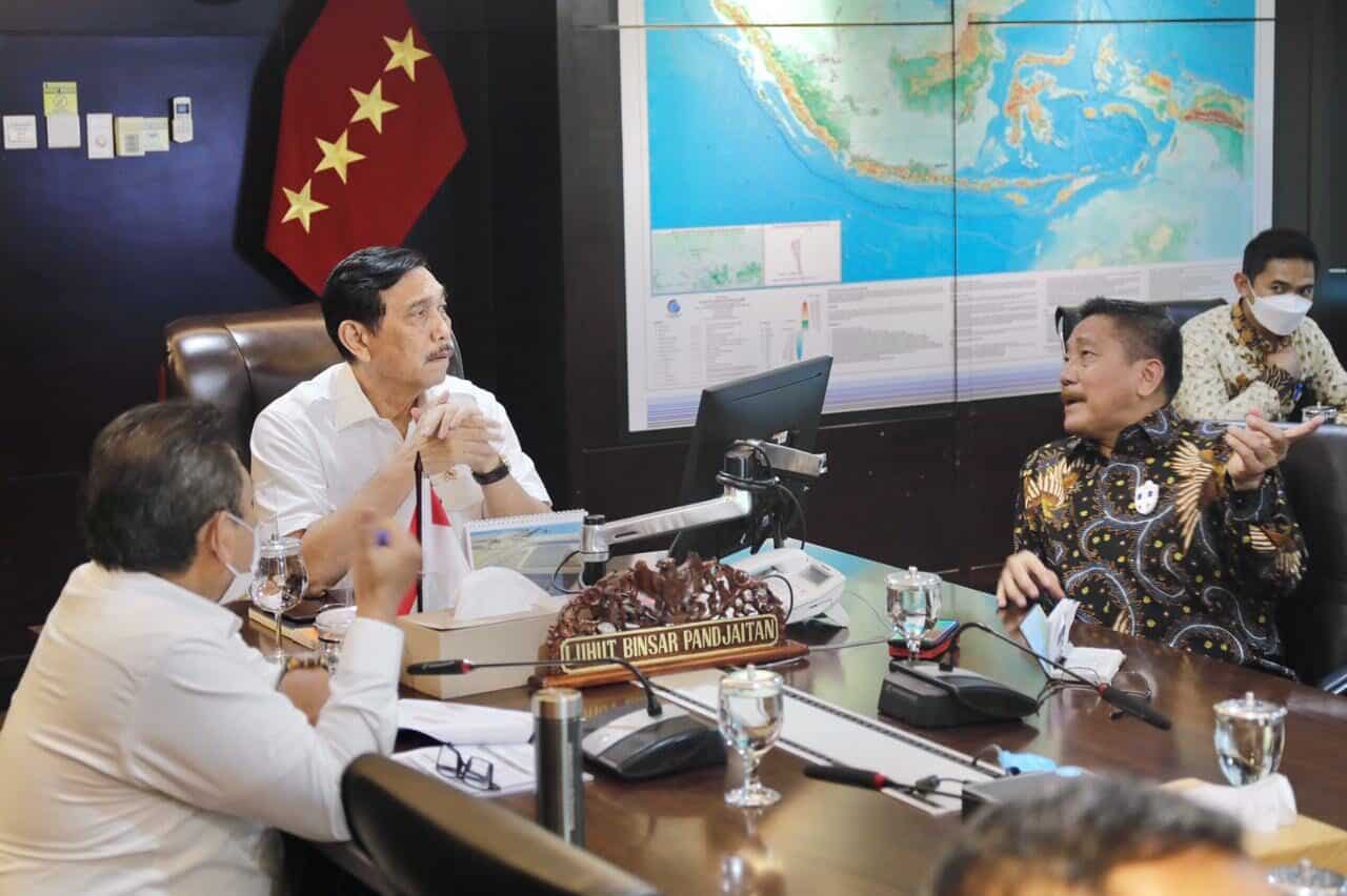 Menko Luhut Vidcon Rakor Penangkapan Kapal Iran dan Panama Menko Luhut Vidcon Rakor Penangkapan Kapal Iran dan Panama