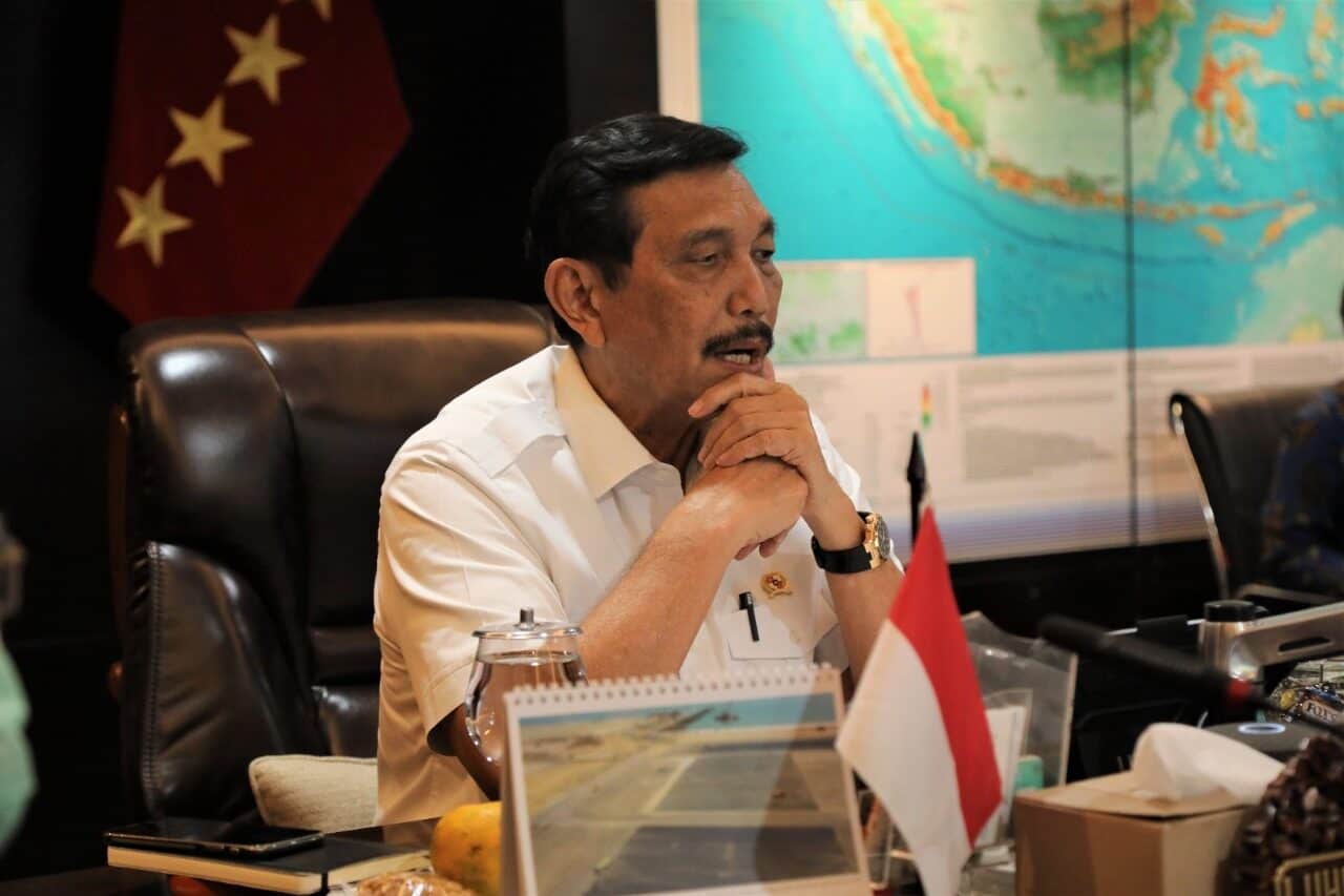 Menko Luhut Pimpin Video Conference Rapat Koordinasi Teknologi Modifikasi Cuaca di Danau Toba Menko Luhut Pimpin Video Conference Rapat Koordinasi Teknologi Modifikasi Cuaca di Danau Toba