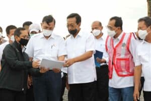 Menko Luhut Meninjau Pelabuhan Tanjung Adikarto