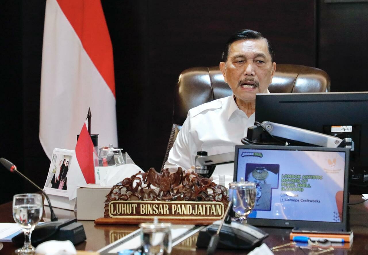 Menko Luhut Menerima Paparan D1 Menko Luhut Menerima Paparan D1
