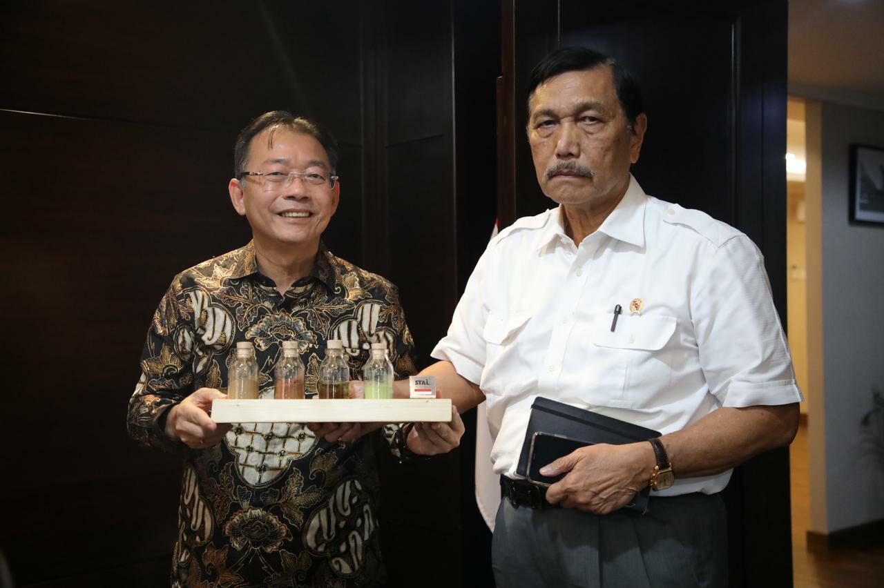 Menko Luhut Pimpin Video Conference Rapat Koordinasi Pengembangan dan Aplikasi Step Temperature Acid Leach Technology Menko Luhut Vidcon Rakor Pengembangan dan Aplikasi Step Temperature Acid Leach Technology