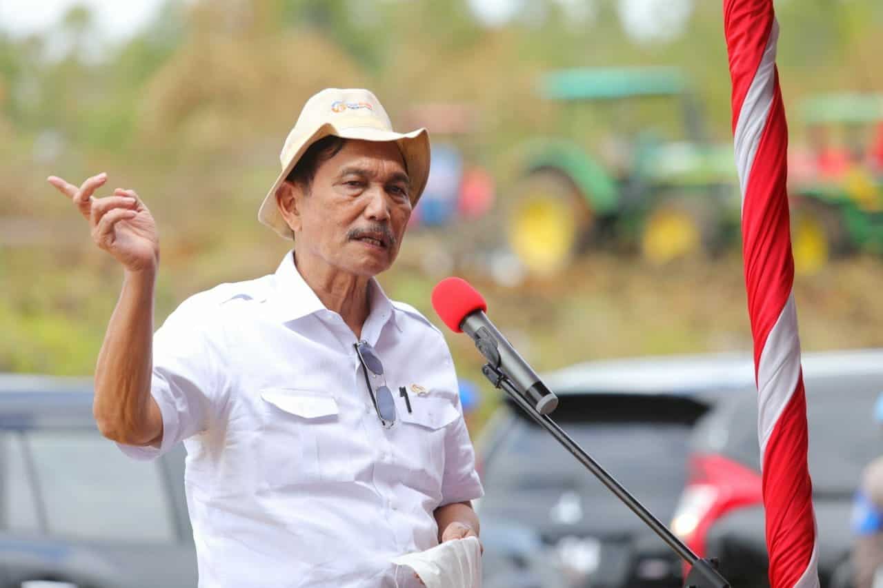Menko Luhut Melakukan Kunjungan dan Peninjauan Lapangan Sekaligus Kick-Off Lokasi 785 Ha di Desa Hutanuju, Kecamatan Parmonangan, Kabupaten Tapanuli Utara, Sumatera Utara Menko Luhut melakukan kunjungan dan peninjauan lapangan sekaligus kick-off lokasi 785 Ha di Desa Hutanuju, Kecamatan Parmonangan, Kabupaten Tapanuli Utara, Sumatera Utara