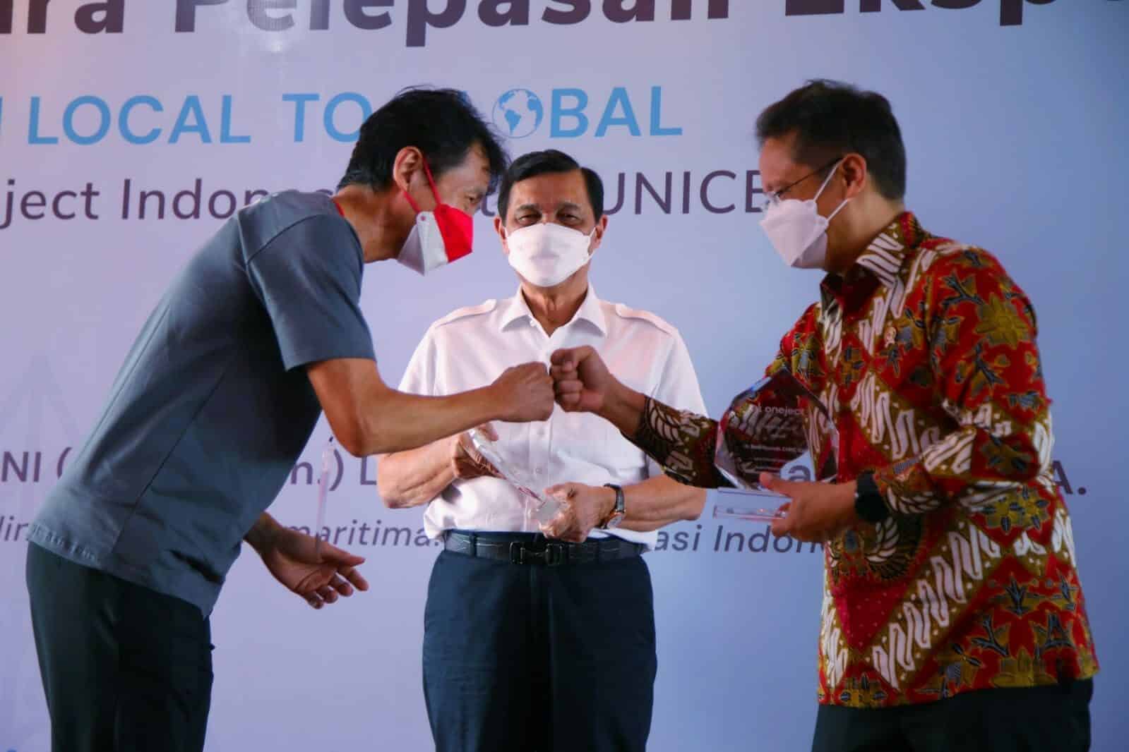 Dorong Peningkatan Ekspor Produk Jadi, Menko Luhut Lepas Kontainer Ekspor Alat Suntik Sekali Pakai WhatsApp Image 2021 08 27 at 06.56.40