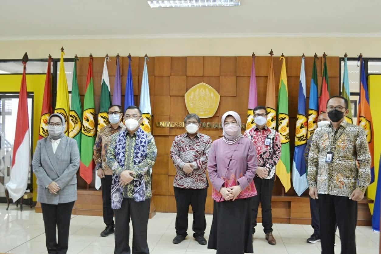 Tingkatkan Kerja Sama Pendidikan, Penelitian dan Pengabdian Masyarakat, Kemenko Marves Menandatangani Nota Kesepahaman Bersama dengan Universitas Padjajaran Bandung WhatsApp Image 2021 09 01 at 21.31.13 1