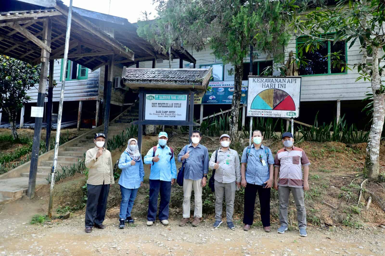 Asisten Deputi Pengolahan Produk Kehutanan dan Jasa Lingkungan Kemenko Marves Melakukan Kunjungan Lapangan ke Perusahaan Pengolahan Kayu Legal di Kalimantan WhatsApp Image 2021 10 20 at 11.21.40 1