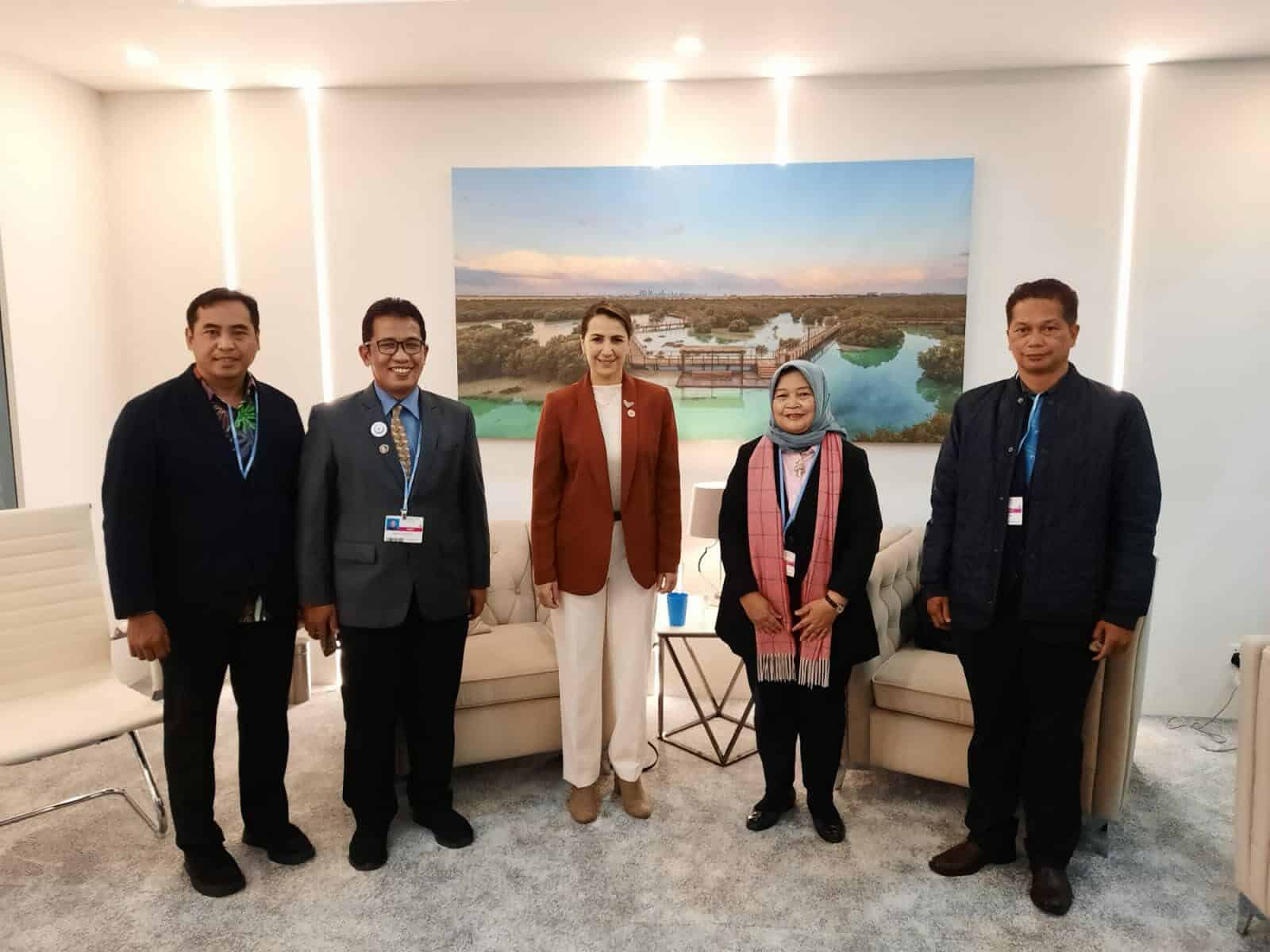 Perkuat Kerja Sama Bidang Iklim, Deputi Nani Bahas Sejumlah Program dan Isu dengan Menteri Perubahan Iklim dan Lingkungan PEA WhatsApp Image 2021 11 10 at 06.46.37 1