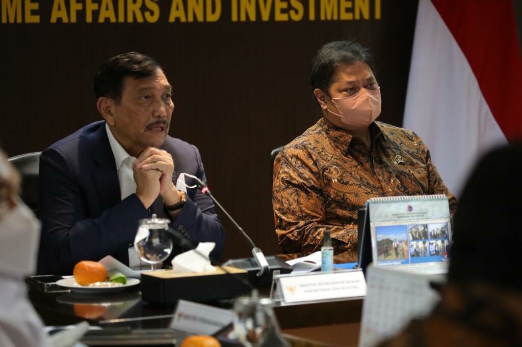 Menteri Koordinator Bidang Kemaritiman dan Investasi bersama Menteri Koordinator Bidang Perekonomian Airlangga melaksanakan rapat koordinasi mengenai Minyak Goreng 4 1