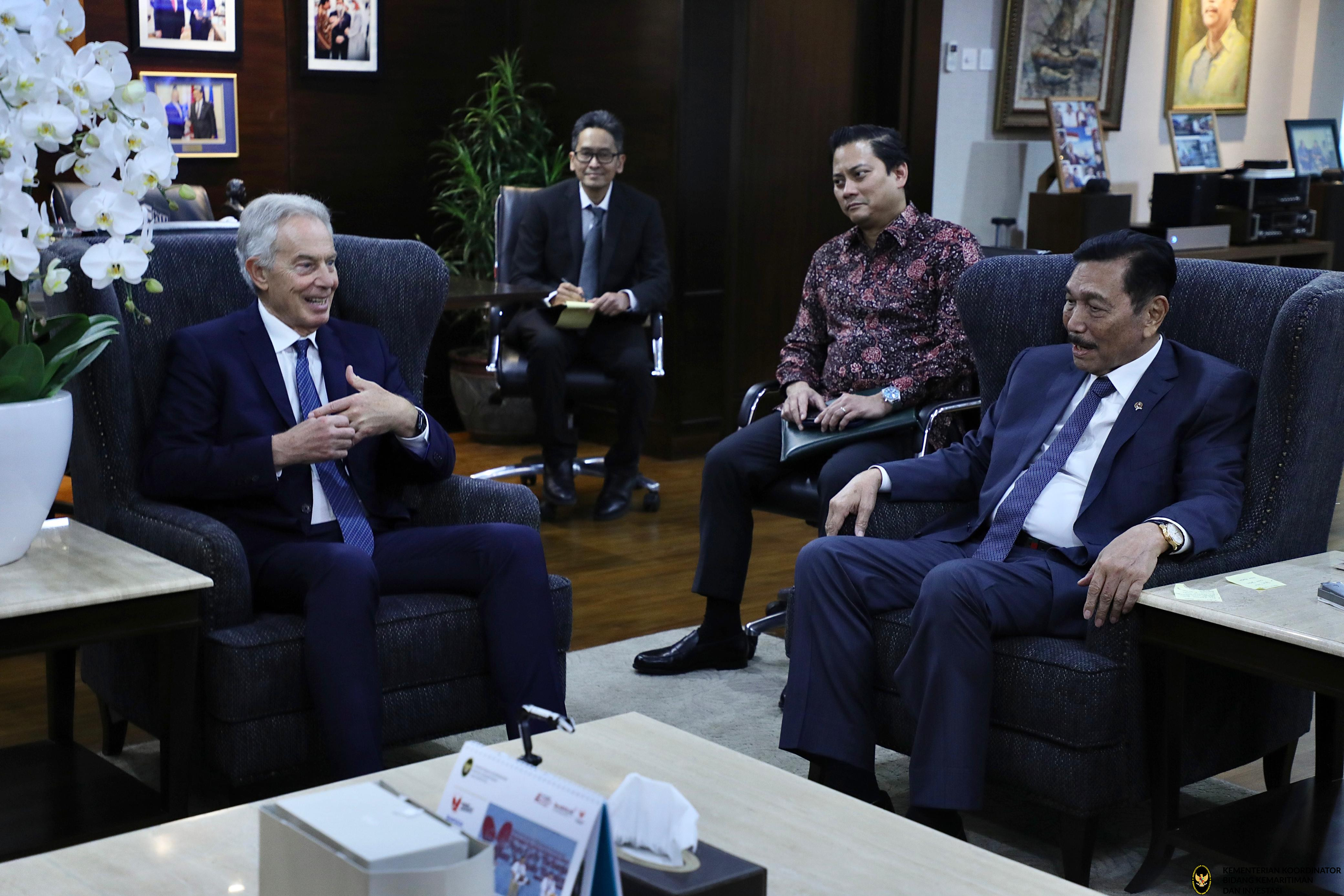 Menko Luhut Meeting Bersama Tony Blair di Kantor Maritim