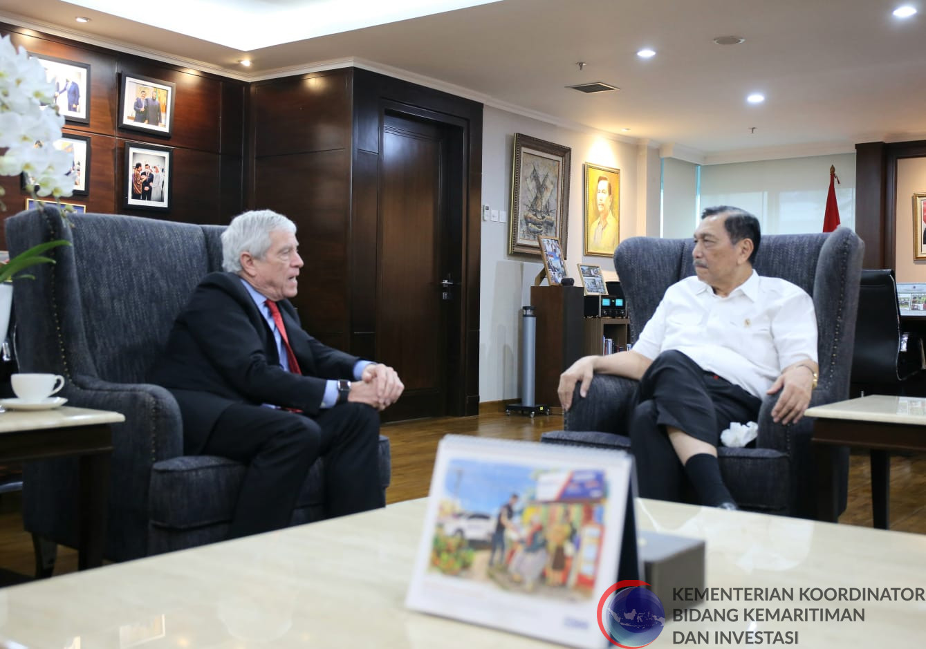 dokumentasi Menko Meeting dengan Mr.Nick Warner di Kantor Maritim