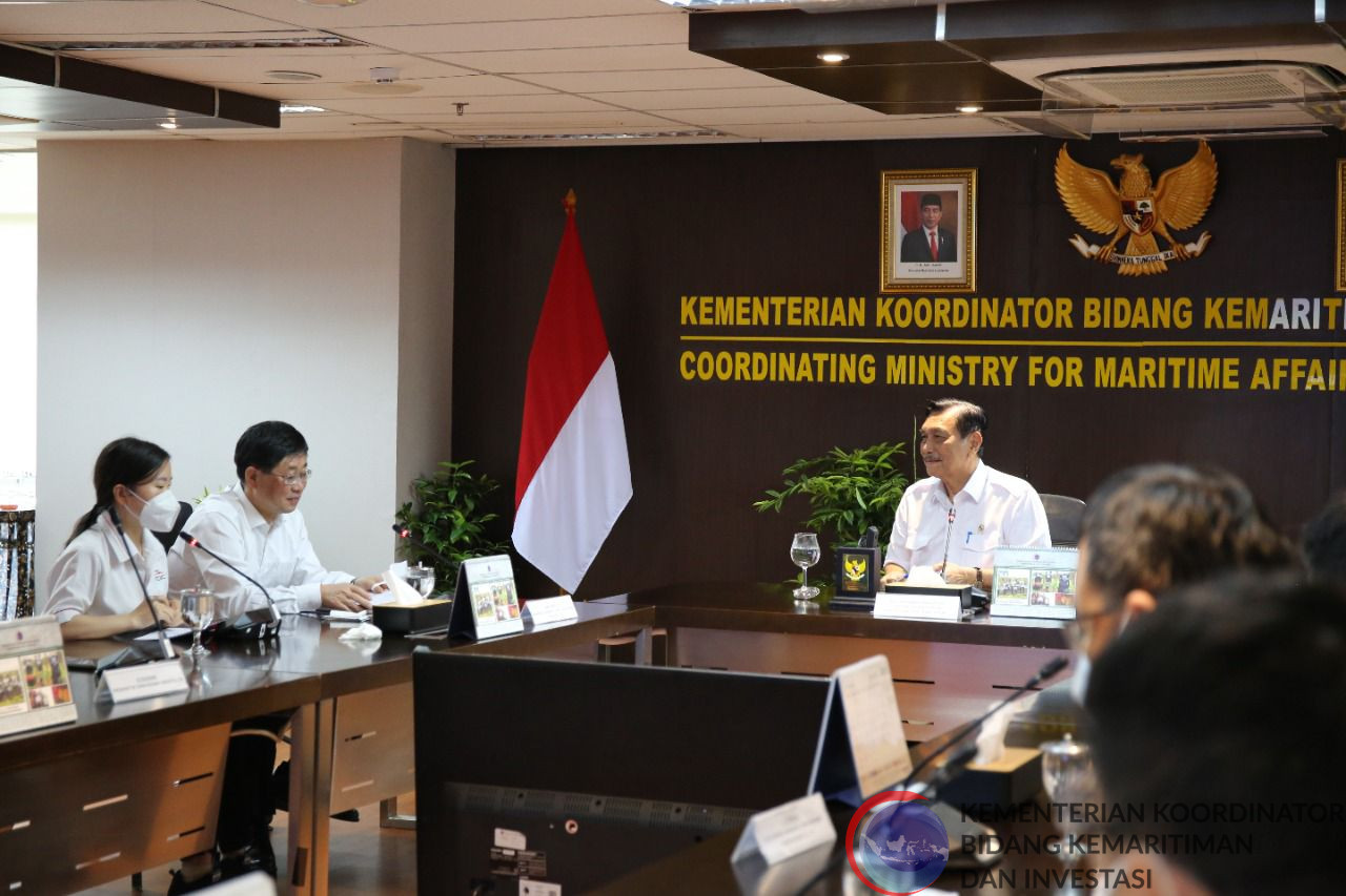 Menko Marves Meeting dengan Mr. Wang Tongjun terkait Kereta Cepat Jakarta Bandung