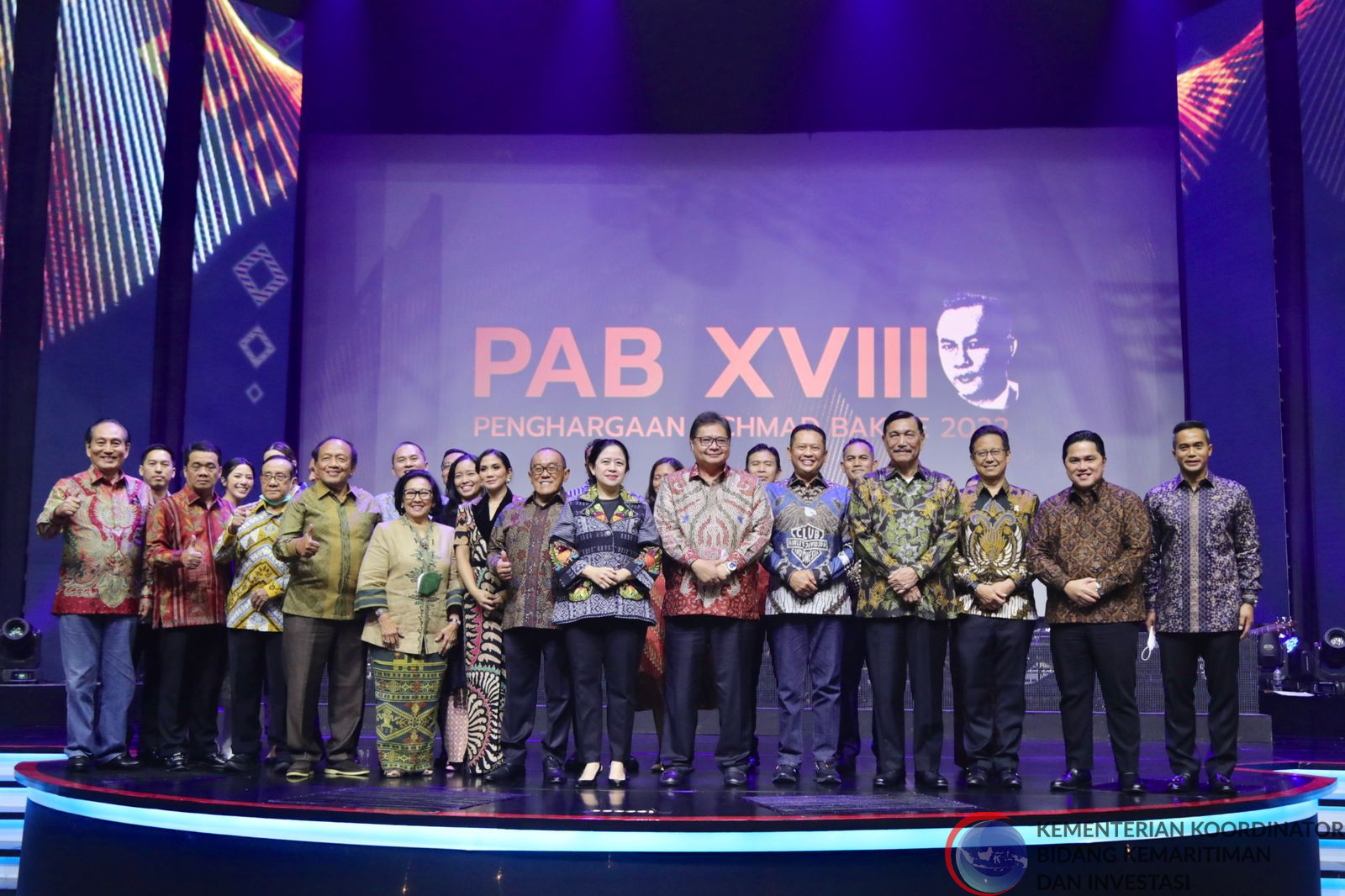 Menko Luhut menghadiri Malam Penganugerahan Penghargaan Achmad Bakrie (PAB) ke-XVIII tahun 2022 di XXI Ballroom Jakarta Theater,