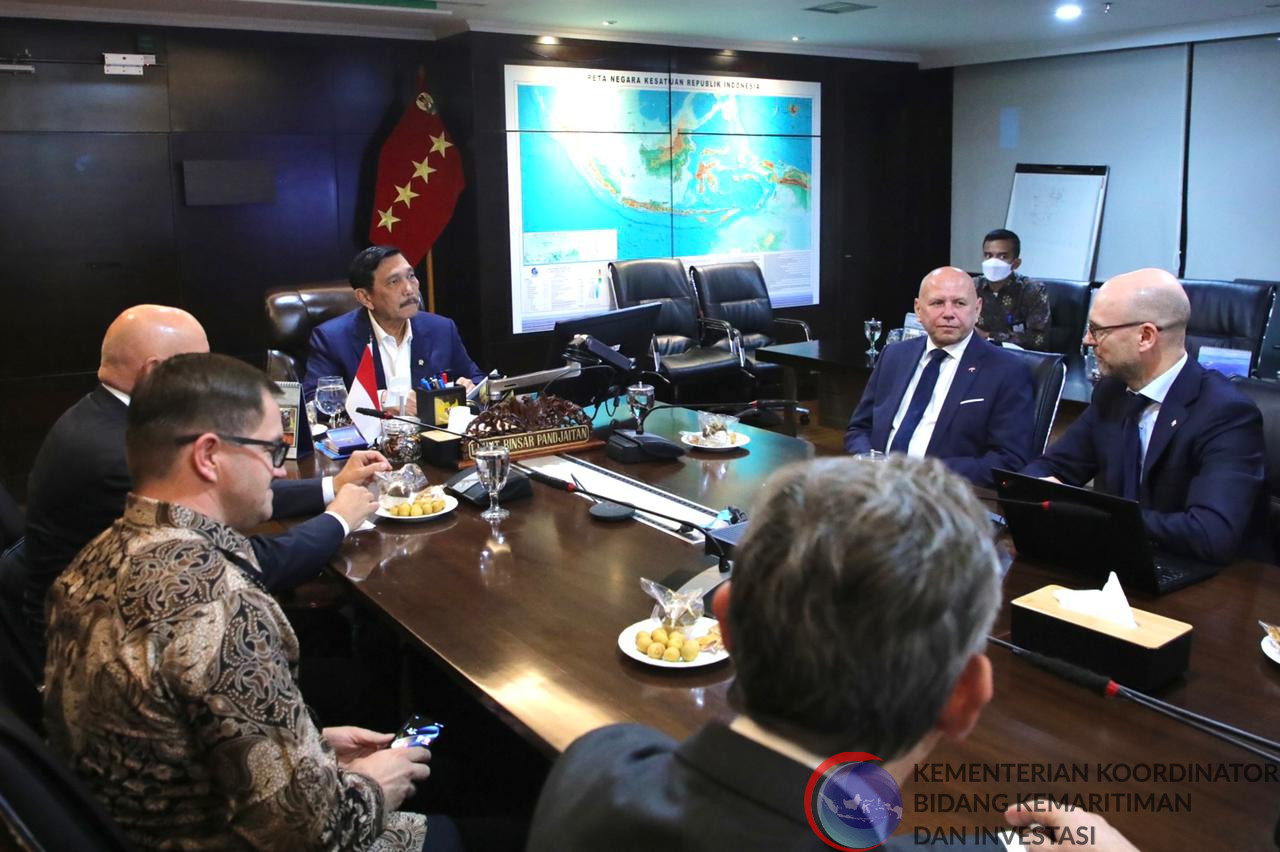 Menko Marves, Luhut B. Pandjaitan Meeting dengan Mr.Father Marcin di Kantor Marves