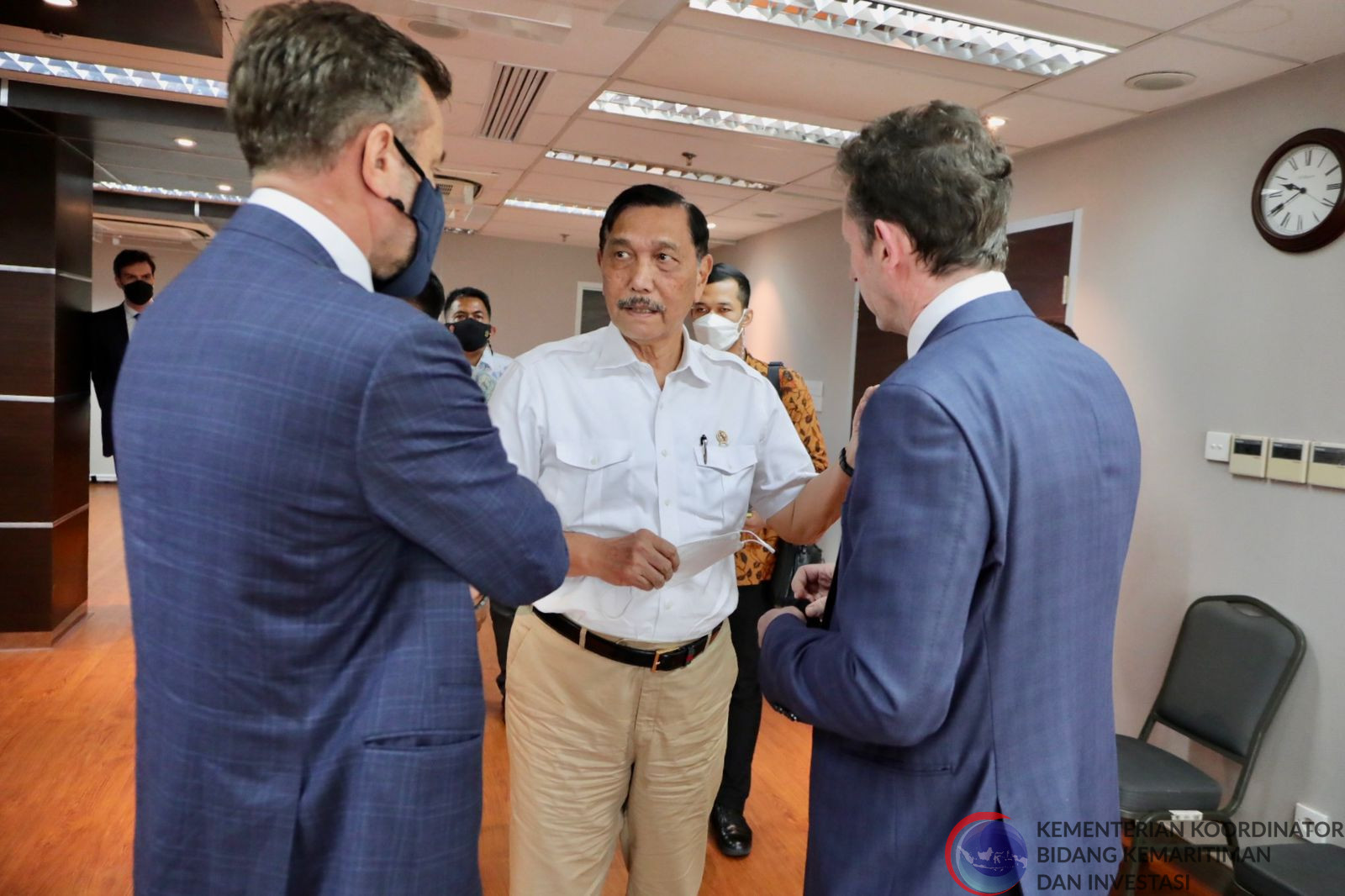 Menko Marves, Luhut B. Pandjaitan Meeting dengan Australian Investor Delegastion di Kantor Marves