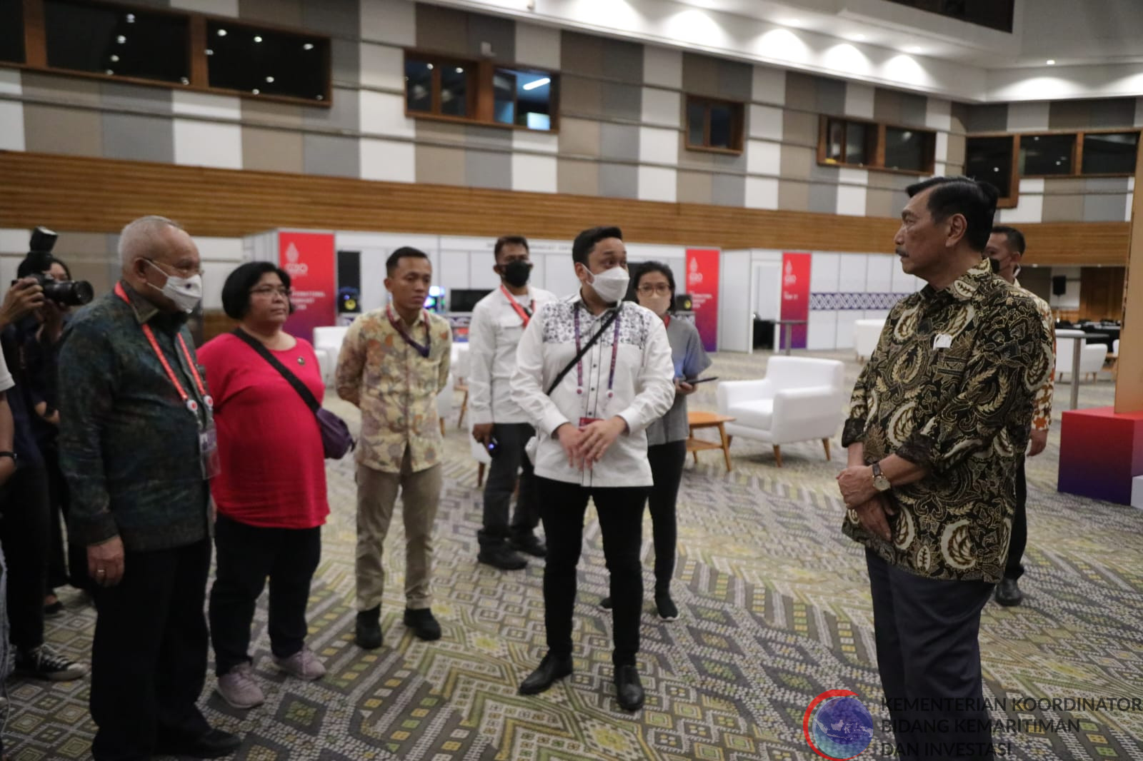 Dokumentasi kunjungan Menko Luhut di Media Center (11-11-2022)