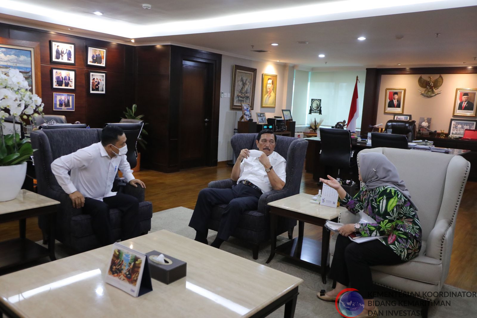 Menko Marves Meeting dengan Ketua Tim Teknologi Modifikasi Cuaca di Kantor Marves