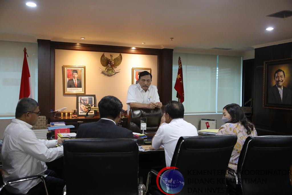 Menko Marves meeting dengan PJ Bupati Halmahera Tengah di Kantor Marves