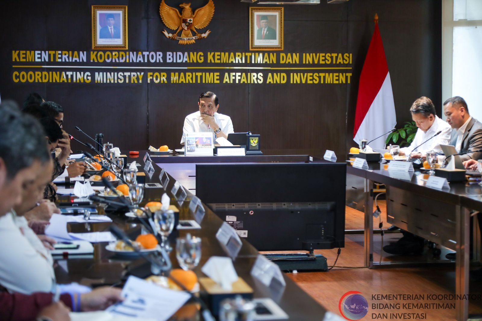 Menko Luhut Gelar Rapat Koordinasi Mengenai Progres Insentif KBLBB