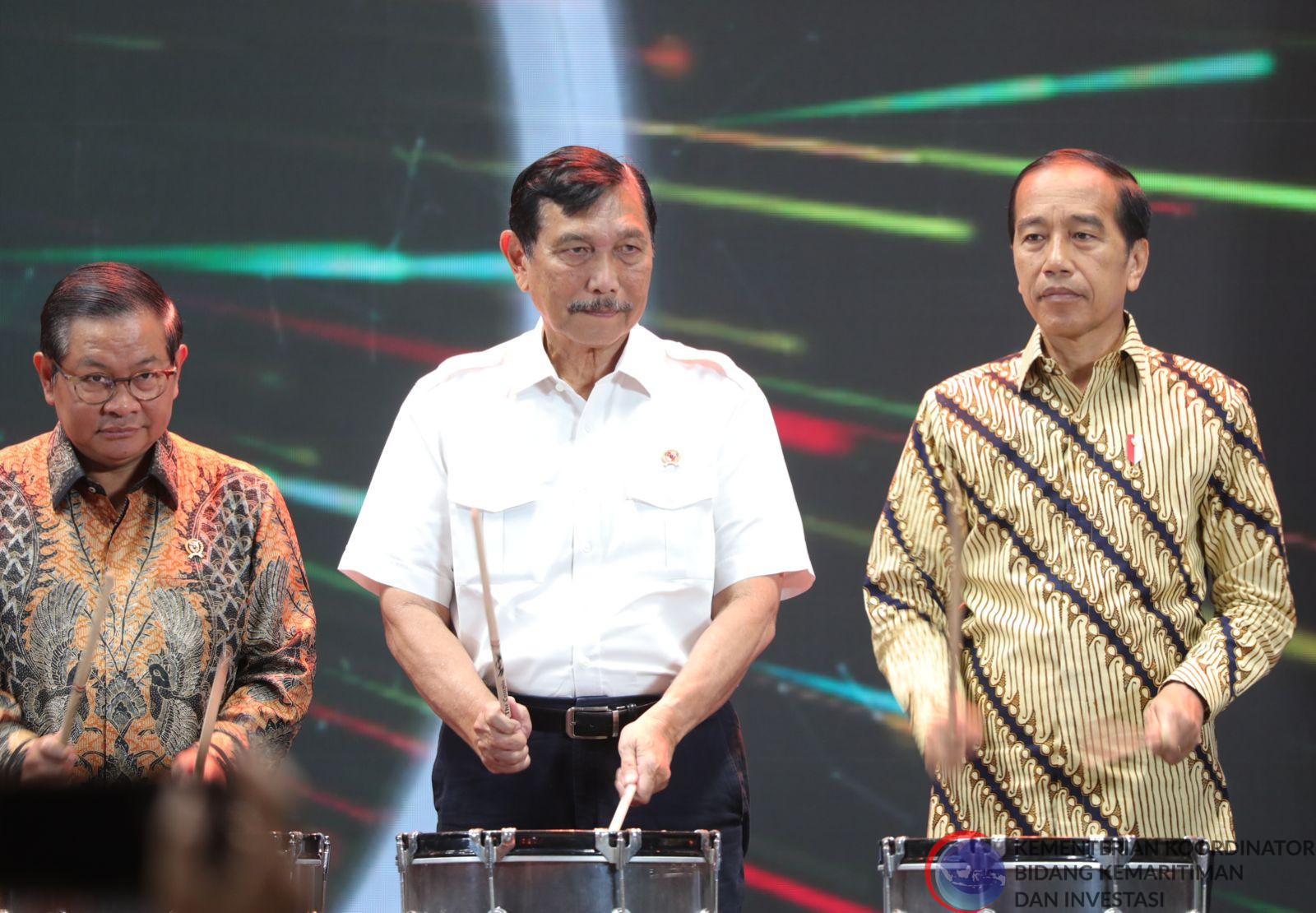 Menko Luhut Mendampingi Presiden RI pada agenda Business Matching Produk Dalam Negeri Tahap V di Istora Senayan