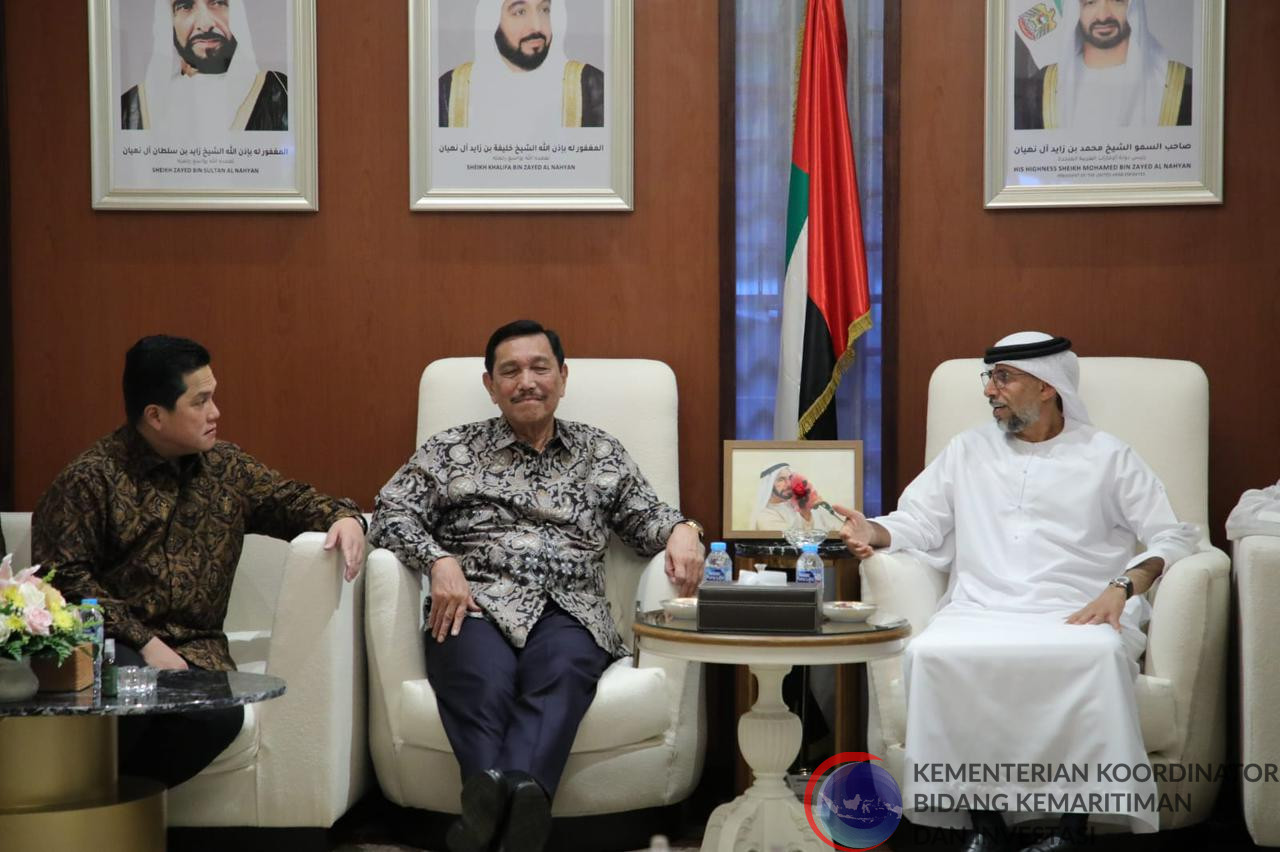 Menko Marves Luhut Binsar Pandjaitan didampingin Menteri BUMN  Erick Thohir menghadiri buka Puasa  bersama H.E. Suhail Mohamed Almazrouei Minister of Energy and Industry of the United Arab Emirates di the Ambassador