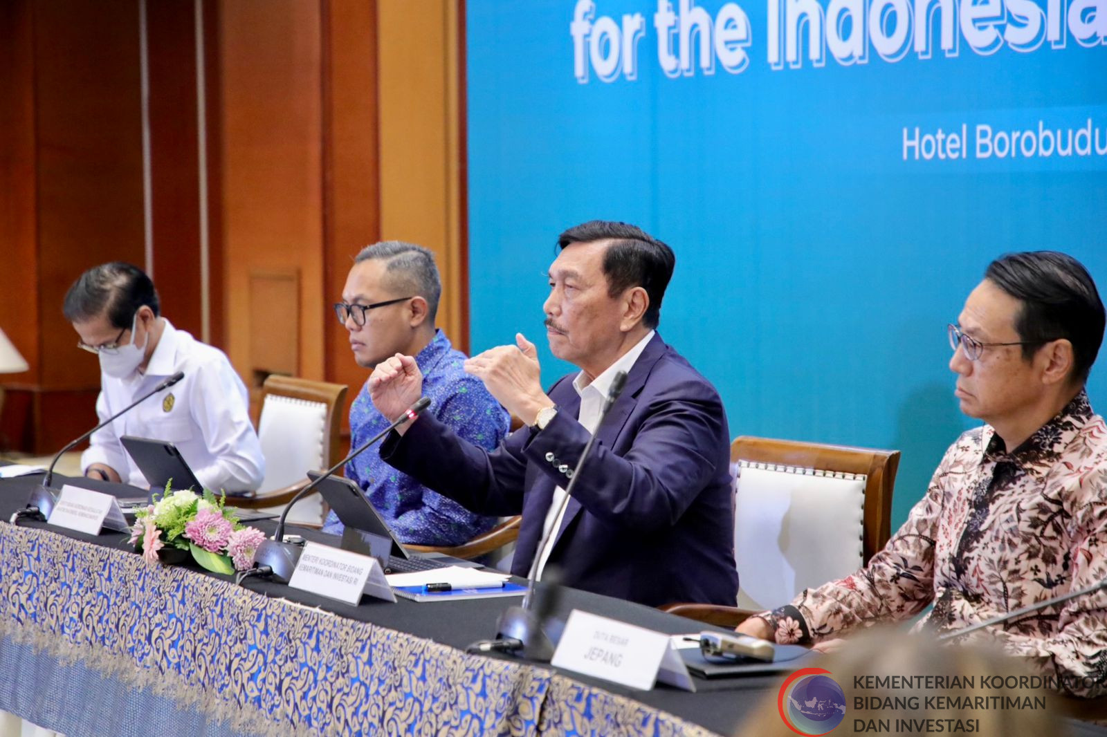 Menko Marves, Luhut B. Pandjaitan membuka Acara the Kick-Off Meeting for the Energy Investment Roundtable Discussion Series: Harnessing Green Investment Opportunities for the Indonesia’s Energy Transition