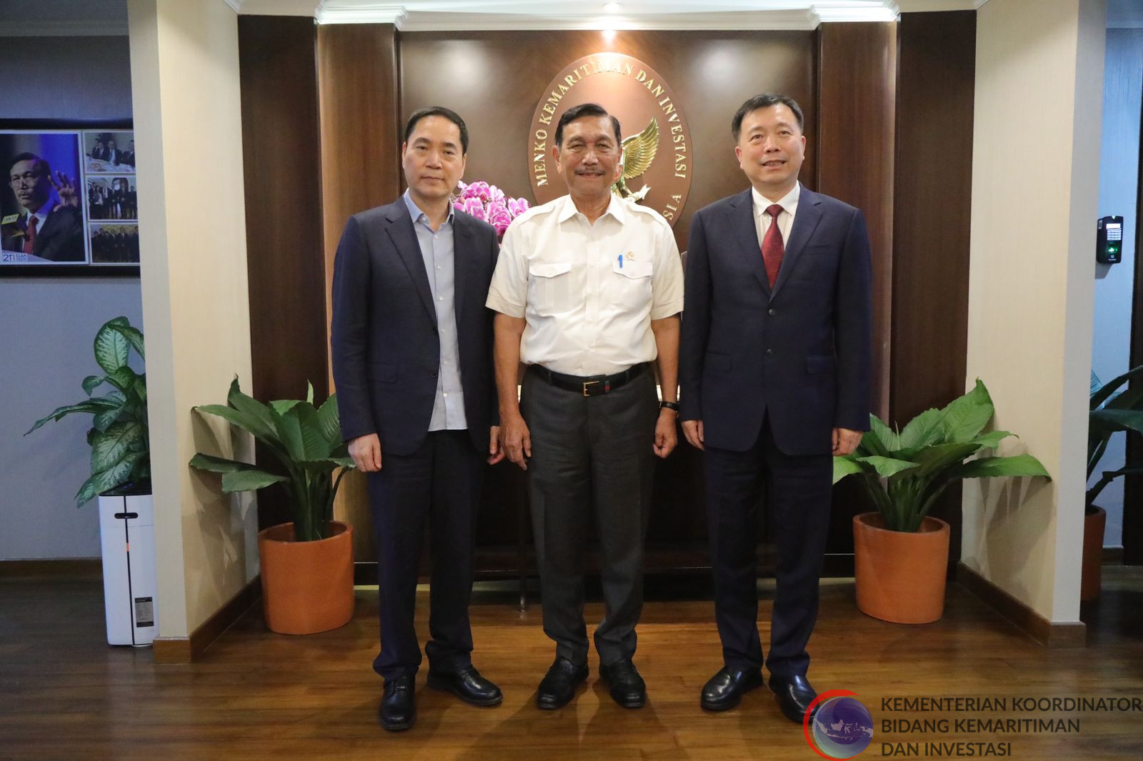 Menko Luhut Mengadakan Pe rtemuanMeeting Dengan Mr. Zhang Zhenfeng (Walikota Wenzhou)