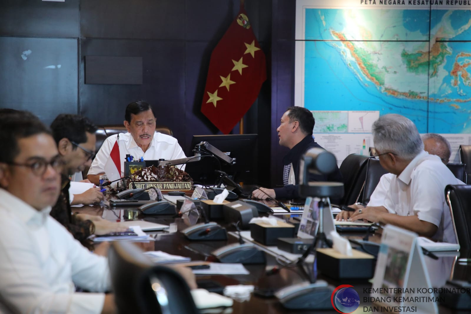 Menko Luhut  Gelar Rapat Koordinasi Mengenai Minyak Goreng