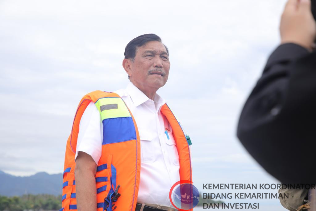 Menko Luhut Kunjungi Budidaya Rumput Laut PT. SEA6 ENERGY