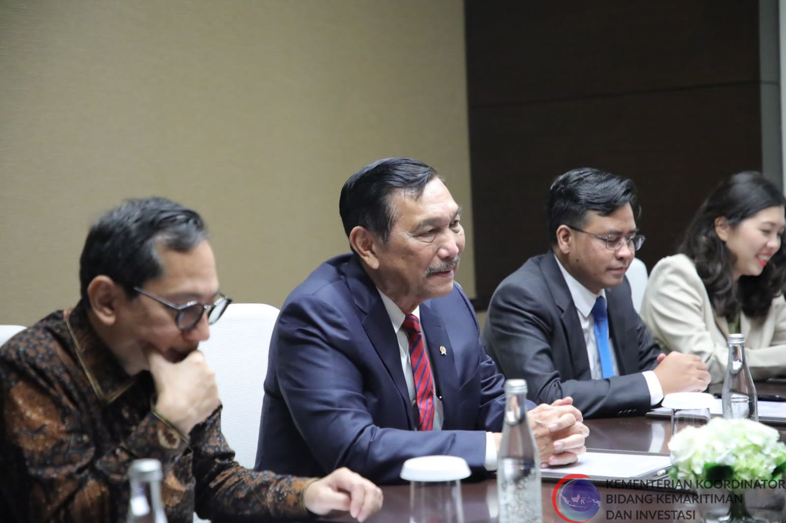 Pertemuan Menko Luhut dengan Chairman Sun Hospital and Hyundai di Biz Center 2, Hotel Fairmont