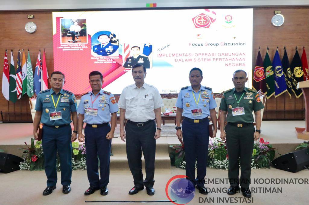 Menko Marves memberikan pengarahan di Sesko TNI Bandung