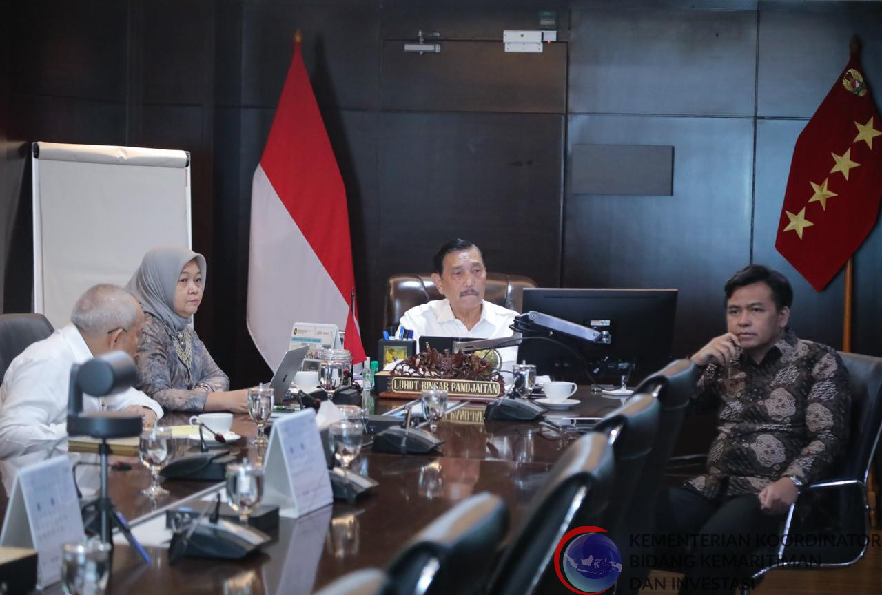 Menko Marves Vidcon Rakor Hilirisasi Industri Rumput Laut Nasional di Kantor Maritim